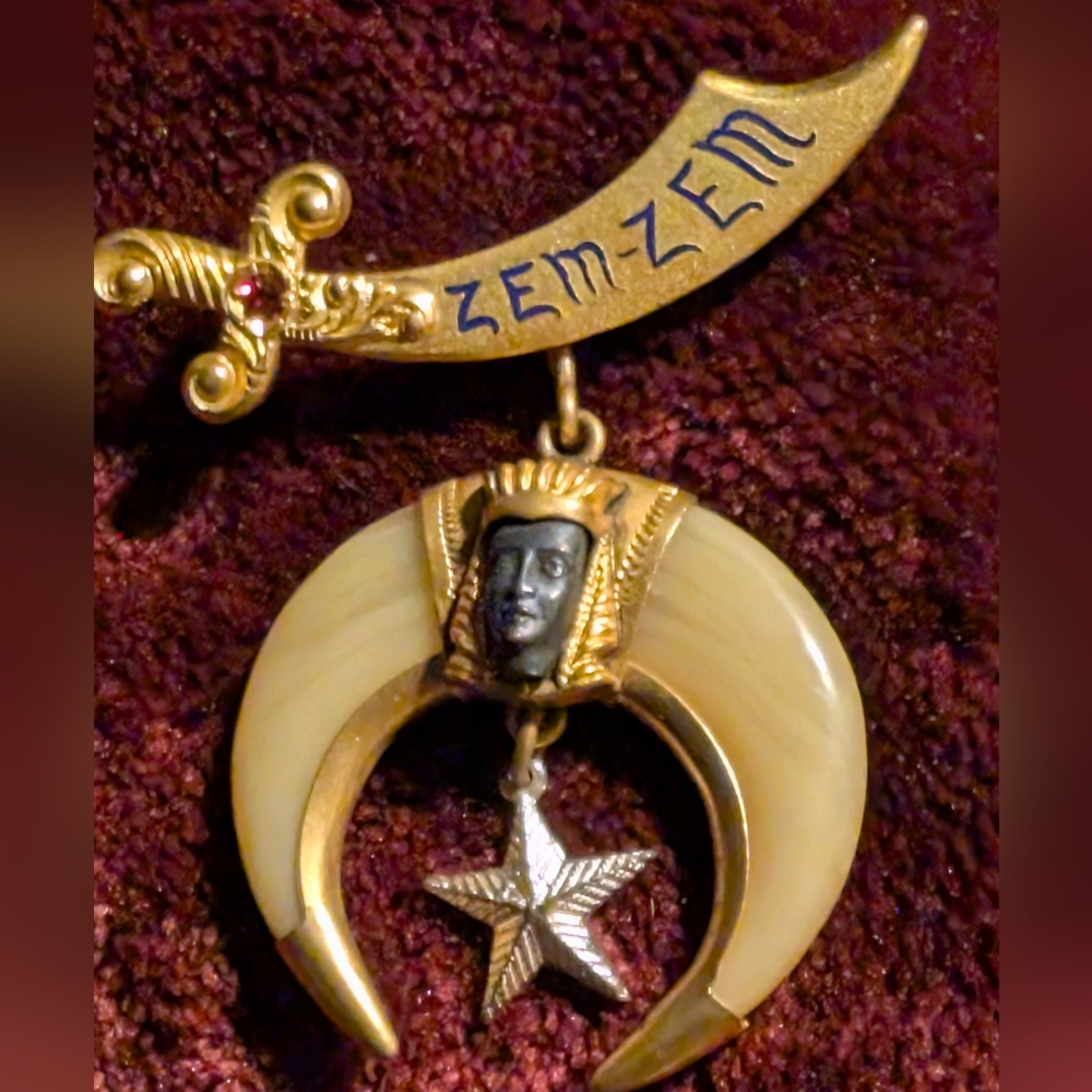 Rare Vintage Masonic Mason Shriner Claw Pharaoh Pin Badge Brooch